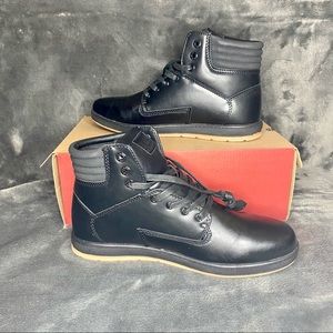 *NWT* Levi's Fletcher II Burnish II High Top Sneakers